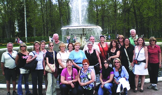 Le groupe dans les jardins de Petrodvoretz