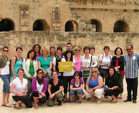 Le groupe devant l'amphithéâtre romain d'El Jem.