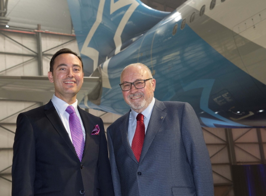 Jordi Solé, Président, Division hôtelière, Transat  et Jean-Marc Eustache, Président et chef de la direction, Transat