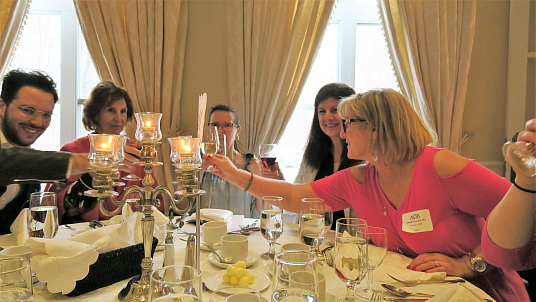 Nathalie Etesonne ( Voyages ALM) lève son verre à l'industrie Nathalie Etesonne ( Voyages ALM) lève son verre à l'industrie