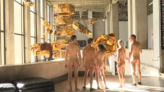 Quand le Palais de Tokyo à Paris ouvre ses portes aux naturistes