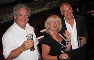 Luce Prudhomme entourée de Benoît Deshaies VP ventes marketing et  Michel Parent VP de TMR Luce Prudhomme entourée de Benoît Deshaies VP ventes marketing et  Michel Parent VP de TMR