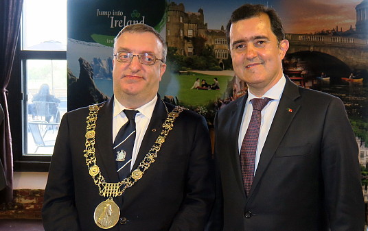 Micheàl MacDonncha, Lord Mayor of Dublin et José Guedes de Sousa, Consul général du Portugal