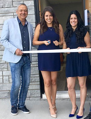 Richard Mercier, Pier-Ann Mercier; copropriétaires et Jessie Tremblay, directrice de l’agence