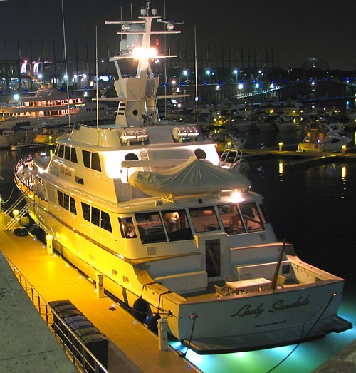 Le Lady Sandals amarré dans le port de Montréal