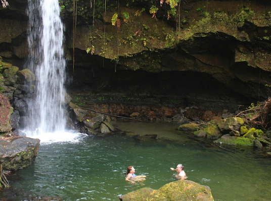La piscine émeraude, une des belles piscines naturelles de l’île, parmi les attraits les plus populaires La piscine émeraude, une des belles piscines naturelles de l’île, parmi les attraits les plus populaires
