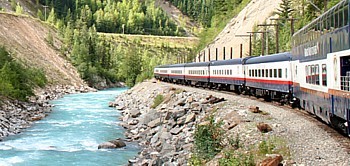 La première journée, on longe des rivières alimentées par des glaciers; ce qui explique cette couleur très particulière...