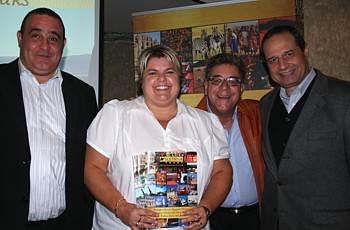 Ahmed Masrour, responsable du produit Maroc chez Sultana; Julie Chagnon, Directrice ventes et opérations; Serge Deslongchamps, représentant des ventes; et Abdelghani Ragala, Directeur de l' Office national marocain du tourisme au Canada. Ahmed Masrour, responsable du produit Maroc chez Sultana; Julie Chagnon, Directrice ventes et opérations; Serge Deslongchamps, représentant des ventes; et Abdelghani Ragala, Directeur de l' Office national marocain du tourisme au Canada.