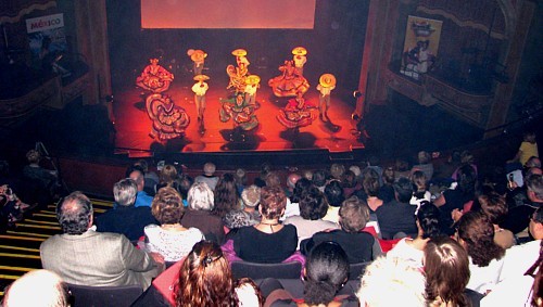 Canandes lance sa nouvelle brochure au théâtre Corona ! Canandes lance sa nouvelle brochure au théâtre Corona !