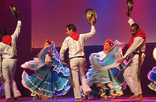 Canandes lance sa nouvelle brochure au théâtre Corona ! Canandes lance sa nouvelle brochure au théâtre Corona !