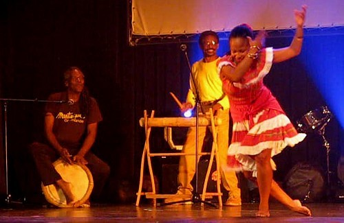 Canandes lance sa nouvelle brochure au théâtre Corona ! Canandes lance sa nouvelle brochure au théâtre Corona !