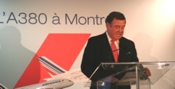 James Cherry, Président et directeur général d' Aéroports de Montréal James Cherry, Président et directeur général d' Aéroports de Montréal