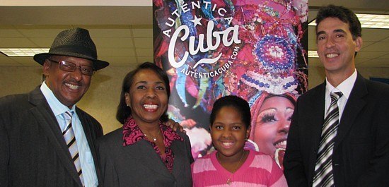 Rosa Adela Mejias Jimenez directrice du Bureau de tourisme de Cuba entourée de sa famille et de M. Jesus Garcia , délégué commercial au ministère du tourisme de Cuba ( à dr.) Rosa Adela Mejias Jimenez directrice du Bureau de tourisme de Cuba entourée de sa famille et de M. Jesus Garcia , délégué commercial au ministère du tourisme de Cuba ( à dr.)