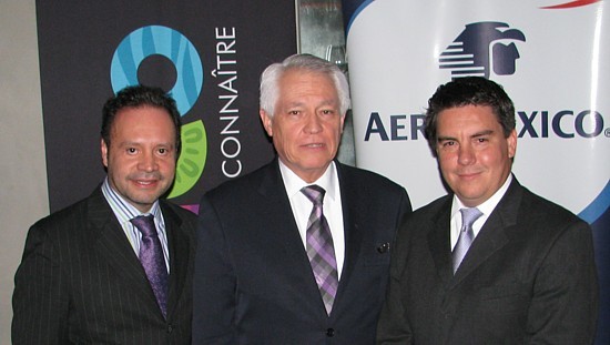 Manuel Montelongo, dir. du CPTM; Edgardo Flores Rivas, Consul Général du Mexique; Jorge Goytortua, v-p ventes Am. du Nord, d'AeroMexico