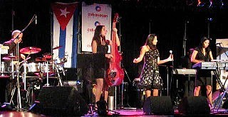 En tournée au Canada, le groupe cubain Calle Cuba a animé la soirée En tournée au Canada, le groupe cubain Calle Cuba a animé la soirée