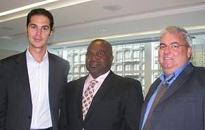 Xavier Mufraggi président Club Med zone Amérique, Everett Jackson investisseur bahamien et Jean-Marc Daigle président de Sand and Ocean Xavier Mufraggi président Club Med zone Amérique, Everett Jackson investisseur bahamien et Jean-Marc Daigle président de Sand and Ocean