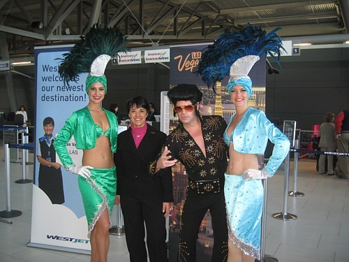 Renée Wilson, Bureau des congrès et du tourisme de Las Vegas et Elvis = Richard Bartrem, vice-président, communications et relations communautaires, WestJet