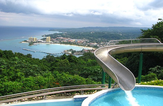 Faire de la 'luge' dans la forêt pluviale à Ocho Rios 