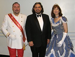 Daniel Garceau de Club Voyages, le ténor Marc Hervieux et Michelle Grenier de Trafalgar Tours Daniel Garceau de Club Voyages, le ténor Marc Hervieux et Michelle Grenier de Trafalgar Tours