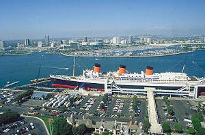 Le Queen Mary amarré à Long Beach