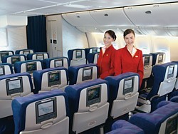 Même en classe économique, les prestations et installations sont inspirées des classes supérieures de grandes lignes aériennes.(photo Cathay Pacific)