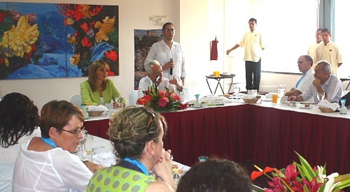 La ministre du tourisme Gloria Guevara s'adressant aux médias internationaux La ministre du tourisme Gloria Guevara s'adressant aux médias internationaux