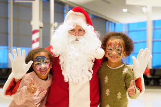 Encore plus de magie à la 14e édition du vol avec le père Noël d’Air Transat et la Fondation Rêves d’enfants