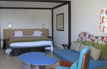 Les 10 chambres de luxe - famille sont les plus populaires. Vingt autres (comme celle-ci) seront aménagées bientôt, avec un mobilier un peu différent et plus neutre. Les 10 chambres de luxe - famille sont les plus populaires. Vingt autres (comme celle-ci) seront aménagées bientôt, avec un mobilier un peu différent et plus neutre.