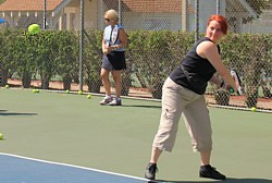 Au service: Marie-Andrée Pinard, du centre d'appels HRG North America. Au service: Marie-Andrée Pinard, du centre d'appels HRG North America.