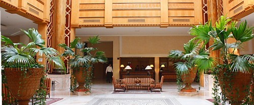 Le lobby de l'hôtel Regency à Tunis