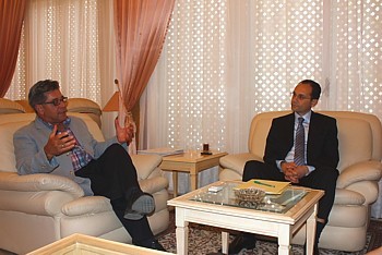 Serge Deslongchamps, responsable relations publiques de Sultana Tours et Hichem Fourati, gouverneur de Monastir Serge Deslongchamps, responsable relations publiques de Sultana Tours et Hichem Fourati, gouverneur de Monastir