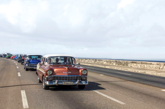 Iberostar Hotels & Resorts organise les plus grand défilé de voitures anciennes de l'histoire de Cuba