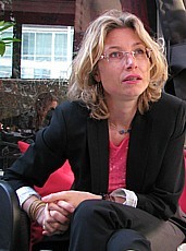Caroline Putnoki v-p marketing et associée de Amazon Santana Caroline Putnoki v-p marketing et associée de Amazon Santana
