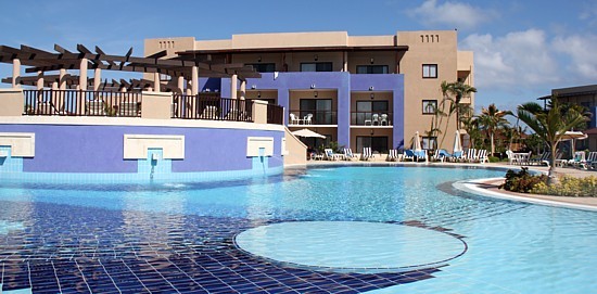 Lorsqu'il sera terminé, le RIU Varadero sera le plus vaste hôtel de Cuba, avec 1110 chambres au total. Lorsqu'il sera terminé, le RIU Varadero sera le plus vaste hôtel de Cuba, avec 1110 chambres au total.
