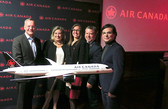 Une partie de l'équipe d'Air Canada ; John Mcleod, Lucie Guillemette, Bonnie Walker, François Choquette et Robert Trudeau