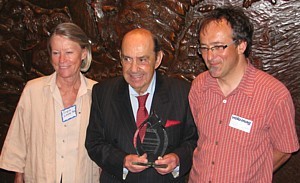 Ingrid Scherer Mohr (ex représentante de l'Allemagne) , Guillermo Ponce et le lauréat catégorie presse écrite Patrice Francoeur