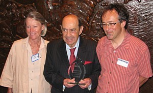 Ingrid Scherer Mohr (ex représentante de l'Allemagne) , Guillermo Ponce et le lauréat catégorie presse écrite Patrice Francoeur Ingrid Scherer Mohr (ex représentante de l'Allemagne) , Guillermo Ponce et le lauréat catégorie presse écrite Patrice Francoeur