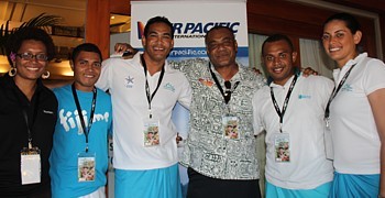 Le Directeur exécutif de Tourisme Fidji, Josefa Tuamoto (au centre), en compagnie de certains hôteliers de la Côte du Corail et des archipels des Yasawas et des Mamanucas. Le Directeur exécutif de Tourisme Fidji, Josefa Tuamoto (au centre), en compagnie de certains hôteliers de la Côte du Corail et des archipels des Yasawas et des Mamanucas.