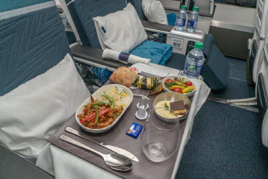 Repas chaud dans la cabine Premium