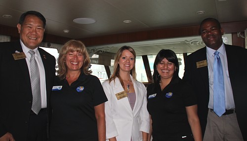 L'équipe de Sandals et celle de Thomas Cook étaient les hôtes de cette réception, à bord du Lady Sandals. L'équipe de Sandals et celle de Thomas Cook étaient les hôtes de cette réception, à bord du Lady Sandals.