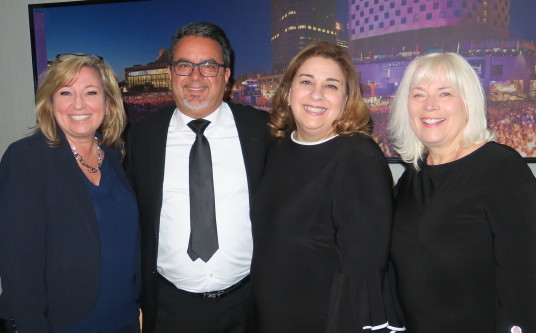 Diane Lattavo, v-p vols et opérations; Frank DeMarinis,PDG;  Nathalie Tanious, v-p principale et Lina Côté, directrice des ventes Québec et Atlantique de TravelBrands.