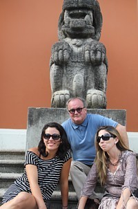 Claudia Hernandez, Raynald Paquet et Alejandra Guerra, au Musée d'ethnologie et d'archéologie de la ville de Guatemala.