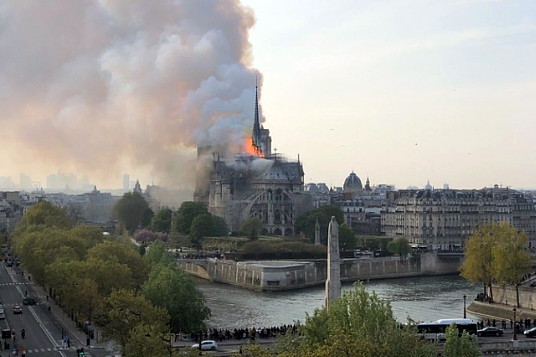Incendie majeur à la cathédrale Notre-Dame de Paris