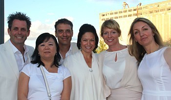 Jean-Marc Désy, directeur des ventes pour le Canada, Ann Pham, chef comptable, Stéphan Drouin, directeur des transports, Carolyne Doyon, vice-présidente pour le Canada, Jacinda Lawry, directrice des groupes et Marine Kaysen, directrice du marketing Jean-Marc Désy, directeur des ventes pour le Canada, Ann Pham, chef comptable, Stéphan Drouin, directeur des transports, Carolyne Doyon, vice-présidente pour le Canada, Jacinda Lawry, directrice des groupes et Marine Kaysen, directrice du marketing