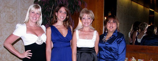 Ann Layton de Siren Communications et Yadira Henriquez, Susana Rosa et Suzie Romero du bureau de tourisme de la République dominicaine Ann Layton de Siren Communications et Yadira Henriquez, Susana Rosa et Suzie Romero du bureau de tourisme de la République dominicaine