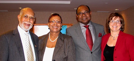 Lionel Reid, dir. exec. Jamvac; Sandra Scott dir. exéc. du tourisme de la Jamaîque; l'Honorable Edmund Bartlett, ministre du tourisme de la Jamaïque et Louise Paquette, dir. B.T.de la Jamaïque pour le Québec et les Maritimes. Lionel Reid, dir. exec. Jamvac; Sandra Scott dir. exéc. du tourisme de la Jamaîque; l'Honorable Edmund Bartlett, ministre du tourisme de la Jamaïque et Louise Paquette, dir. B.T.de la Jamaïque pour le Québec et les Maritimes.