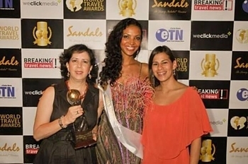 María del Carmen de Reparaz, directrice de la promotion du tourisme, PromPerú, la représentant du WTA et madame Liz Chuecas, spécialiste en gestion des revenus, PromPerú. María del Carmen de Reparaz, directrice de la promotion du tourisme, PromPerú, la représentant du WTA et madame Liz Chuecas, spécialiste en gestion des revenus, PromPerú.