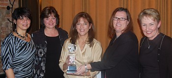 Paula Rizos, Transat Tours Canada; Cathy McManaman, CAA; Maryse Martel et Nicole Bursey, Transat Tours Canada, et Brenda Kyllo, CAA Paula Rizos, Transat Tours Canada; Cathy McManaman, CAA; Maryse Martel et Nicole Bursey, Transat Tours Canada, et Brenda Kyllo, CAA