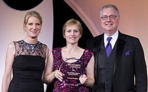 Le Réseau Ensemble remet le trophée « Outstanding Agency Support » à Vacances Transat Le Réseau Ensemble remet le trophée « Outstanding Agency Support » à Vacances Transat