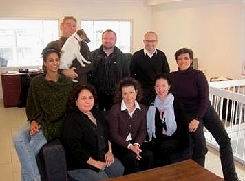 L’équipe au grand complet : Michel Lahellec, Chablis, notre mascotte, Erwan Even, Thomas Courcoul, Bernadette Francis-Joseph, Sylvie Moisan, Marie-Claude Gagnon, Édith Robidoux et Virginie Blanc. L’équipe au grand complet : Michel Lahellec, Chablis, notre mascotte, Erwan Even, Thomas Courcoul, Bernadette Francis-Joseph, Sylvie Moisan, Marie-Claude Gagnon, Édith Robidoux et Virginie Blanc.